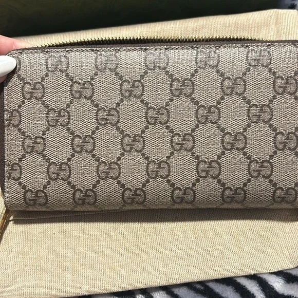 ‼️Gucci Bananya GG Supreme Wallet ‼️ - Picture 5 of 9